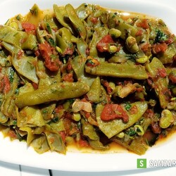 მწვანე ლობიო პომიდვრით