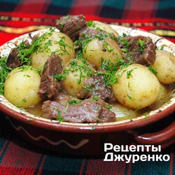 Молодая картошка тушеная с говядиной