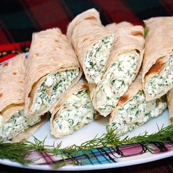 Творог с чесноком — вкусная и ароматная закуска в лаваше [15 отзывов]