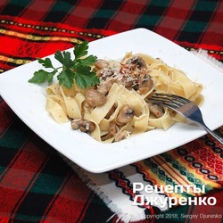 Паста с шампиньонами — феттуччине с обжаренными грибами в соусе