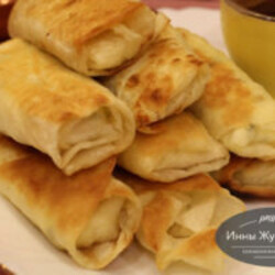 Жареные трубочки из лаваша с начинкой из сыра и творога