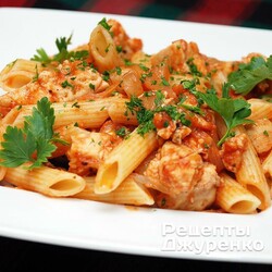 Паста с куриным филе в томатном соусом и зеленью - Рецепты Джуренко