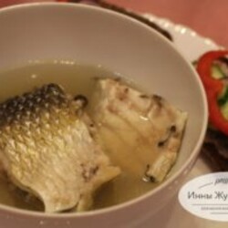 Отварная рыба (пеленгас) в насыщенном бульоне. Заливная рыба