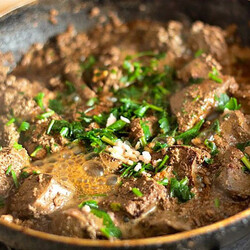 Как приготовить вкусно печень говядины. Жареная печень с луком в томатном соусе – рецепт. Секреты выбора, обработки и приготовления