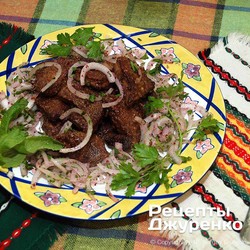 Жареная печень с луком — ароматная и вкусная горячая закуска