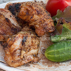 Шашлык из куриных бедрышек с паприкой