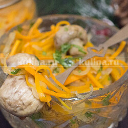Маринованные шампиньоны с морковью и луком