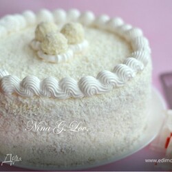 Рафаэлло"Белый" с кокосовым кремом, миндалем и белым шоколадом. Ингредиенты: бисквит, яйца куриные, сахар