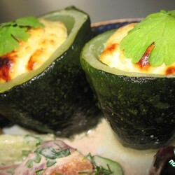 Кабачки, фаршированные куриным суфле