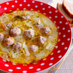 Суп с фрикадельками и вермишелью