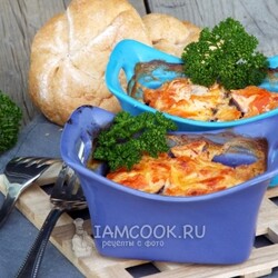 Баклажаны с сыром, чесноком и помидорами в духовке