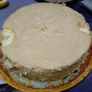 Бисквит сразу после выпечки