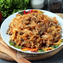 Тушеная капуста с вешенками — рецепт с фото