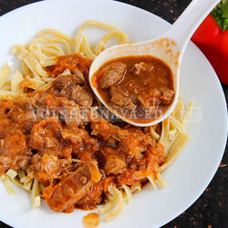 Гуляш из говядины в мультиварке | Волшебная Eда.ру