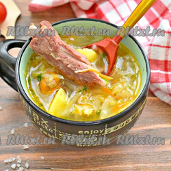 Щи с копчёными рёбрышками и свежей капустой