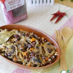 Тушеная капуста с фасолью и шампиньонами