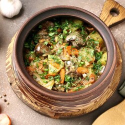 Печень с картофелем в горшочке