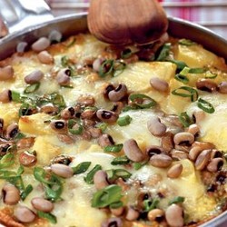 Тортилья с фасолью и фетой в духовке