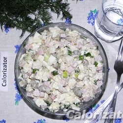 Салат с ветчиной и курицей