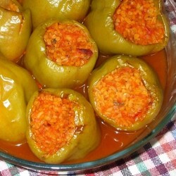 Перец, фаршированный булгуром с овощами
