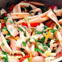 Ароматные остренькие маринованные кальмары. Закуска на все случаи жизни