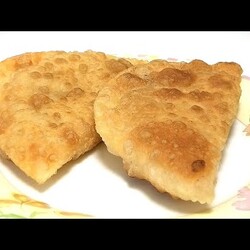 Сочные, хрустящие и пузырчатые чебуреки на самом простом тесте.