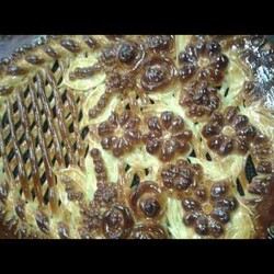 Замораживаем,правильно,дрожжи и замешиваем на них тесто.