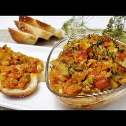 Любимая с детства, кабачковая икра кусочками.