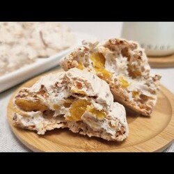 Воздушное печенье с кукурузными хлопьями и кокосовой стружкой.