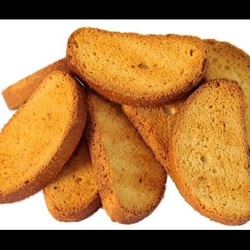 Как сделать сладкие сухарики из белого хлеба?