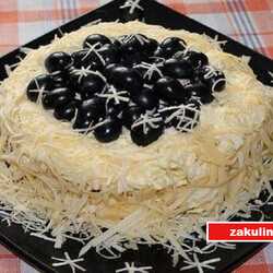 Салат «Первый снег» с виноградом