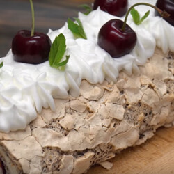 Меренговый рулет по-новому - Лучшие рецепты