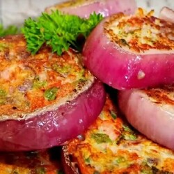 Луковые кольца с начинкой: быстрый и сытный перекус - Лучшие рецепты