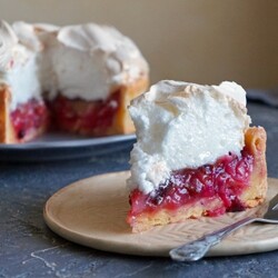 Яблочно-сливовый пирог с меренгой: пошаговый рецепт с фото | Меню недели