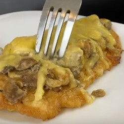 Восхитительные отбивные под грибным соусом - Лучшие рецепты