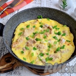 Омлет с фаршем на сковороде - 9 пошаговых фото в рецепте
