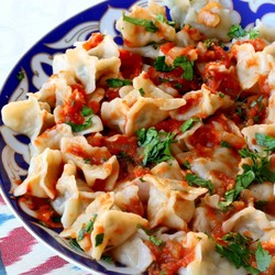 Тыквенные манты с томатным соусом