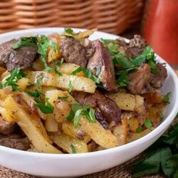 Печень с картошкой на сковороде: сытный и недорогой обед для всей семьи - Вкусные рецепты - медиаплатформа МирТесен