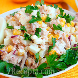 Салат с тунцом, кукурузой и рисом