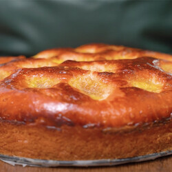 Замешиваем тесто не руками, а ложкой: пирог получился воздушным как воздух