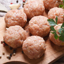 Отличные фрикадельки для супа или просто к ужину - Четыре вкуса - медиаплатформа МирТесен