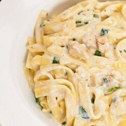 Бесподобная паста с курицей в сырном соусе
