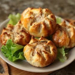 Беру упаковку слоёного теста, немного фарша и готовлю необычные пирожки в духовке: быстро и вкусно - Вкусные рецепты - медиаплатформа МирТесен