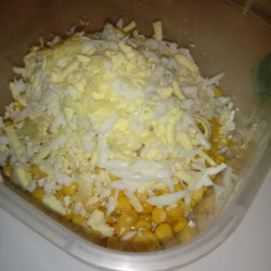 Салат «Приступ лени»: Всего 4 ингредиента, а наедаешься, как полноценным ужином