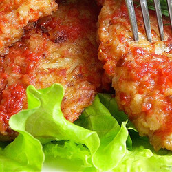 Добавляем манку в лук и через 10 минут котлеты готовы. Мяса ни грамма, но все принимают за сочный фарш