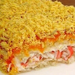 Слоёный салат с крабовыми палочками - Четыре вкуса - медиаплатформа МирТесен