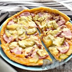 Пицца из слоёного теста в мультиварке - 9 пошаговых фото в рецепте