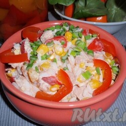 Салат с тунцом, кукурузой и болгарским перцем - 7 пошаговых фото в рецепте
