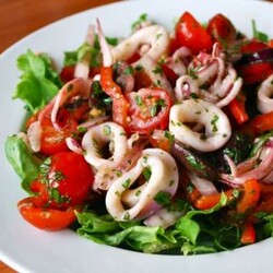 Салаты с кальмарами: 8 самых вкусных и простых рецептов - БУДЕТ ВКУСНО! - медиаплатформа МирТесен