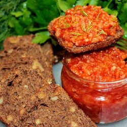 Такую очень простую и забытую советскую закуску из лука любят готовить мои родители: вкусно, сытно, дешево - Скатерть-Самобранка - медиаплатформа МирТесен